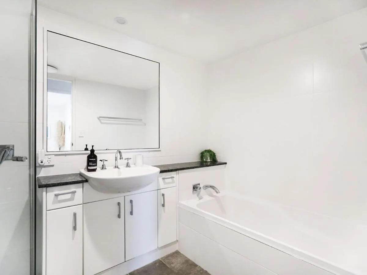 Karinya - 3 Bedroom Home Steps From Clarkes Beach Byron Bay Apartment