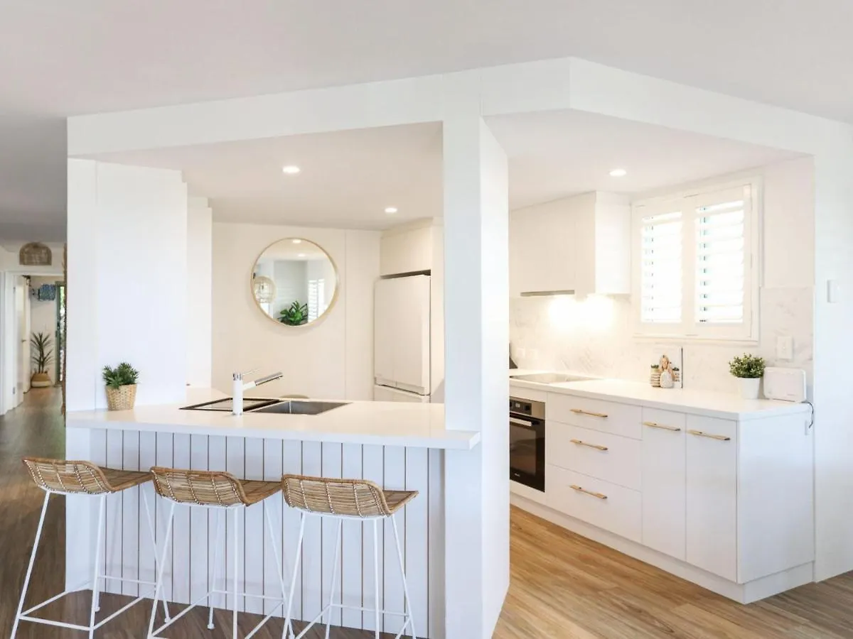 Karinya - 3 Bedroom Home Steps From Clarkes Beach Byron Bay Australia